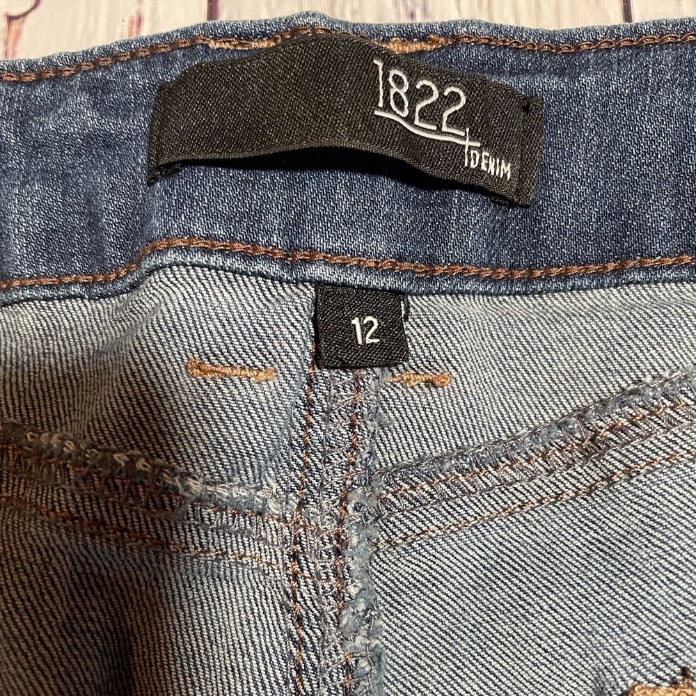 1822 Denim distressed jeans. Size 12. - Picture 4 of 10